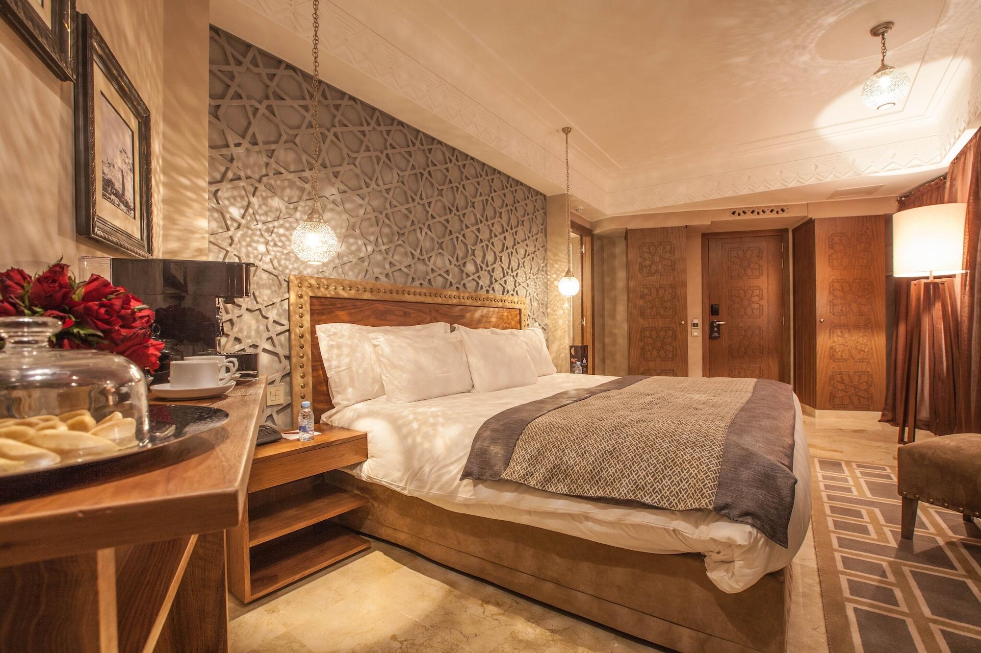 Hivernage Hotel & Spa Marakeş Dış mekan fotoğraf A bedroom at the hotel