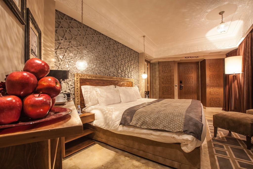 Hivernage Hotel & Spa Marakeş Dış mekan fotoğraf A bedroom at the hotel