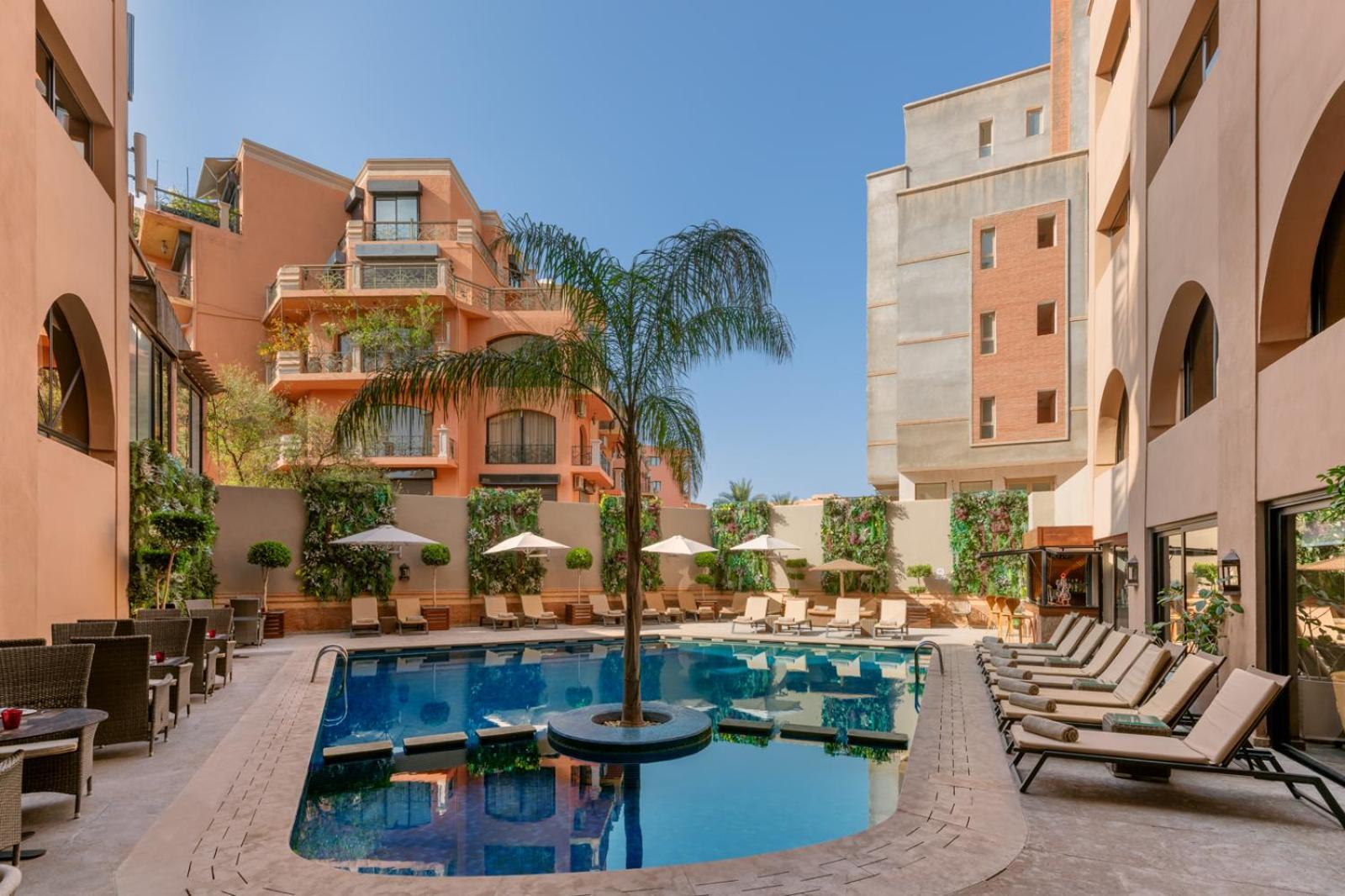 Hivernage Hotel & Spa Marakeş Dış mekan fotoğraf The swimming pool at the hotel
