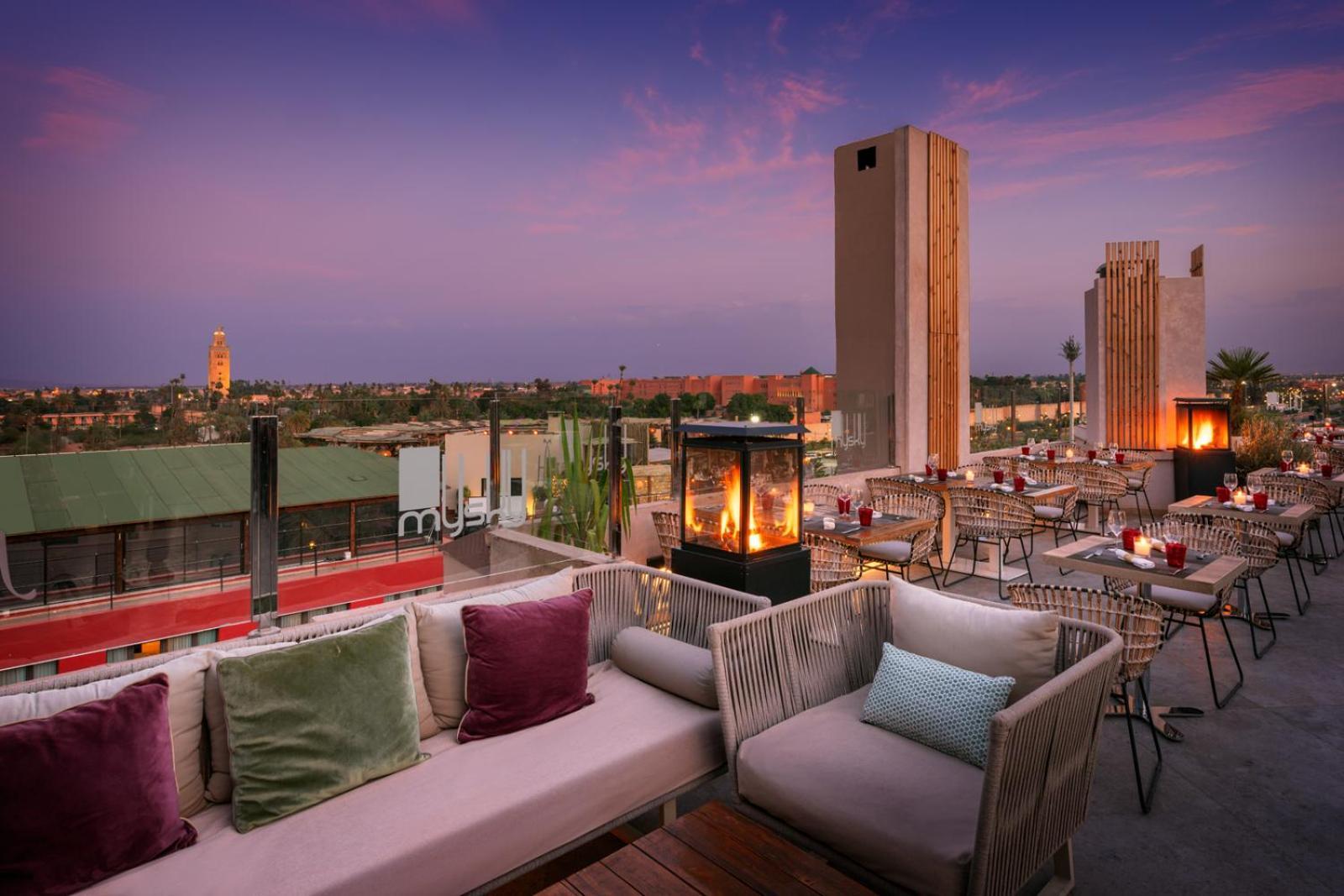 Hivernage Hotel & Spa Marakeş Dış mekan fotoğraf Rooftop bar at the Four Seasons Hotel, Marrakech