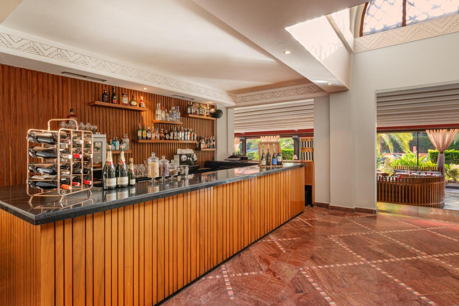 Hivernage Hotel & Spa Marakeş Dış mekan fotoğraf The bar at the lobby